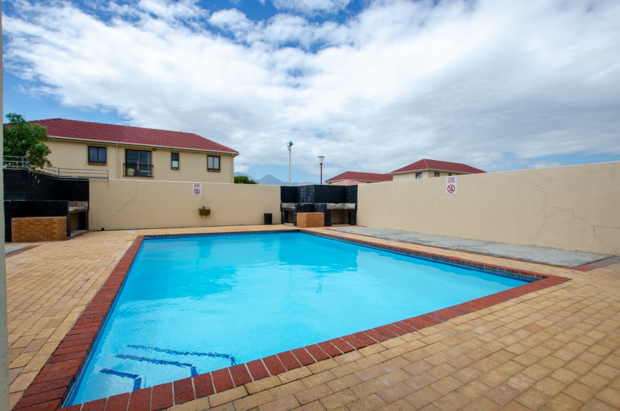 2 Bedroom Property for Sale in Guldenland Western Cape